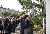В Кургане священник в честь Дня пограничника вручил руководству погранохраны икону Божией Матери