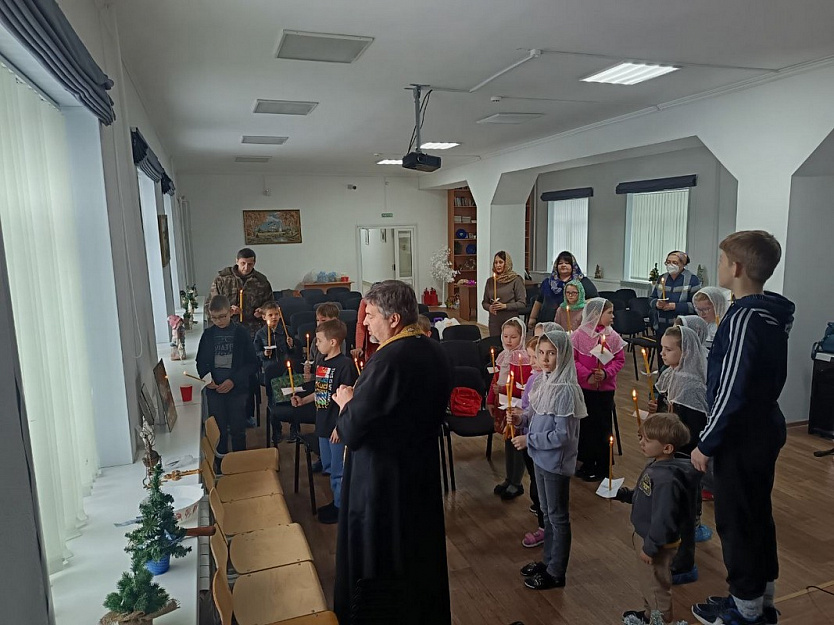 В Кургане воспитанники воскресной школы участвовали в благодарственном молебне