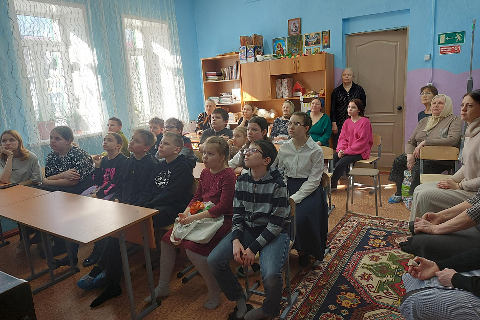 На курганском приходе в рамках грантового проекта посмотрели и обсудили фильм о царской семье