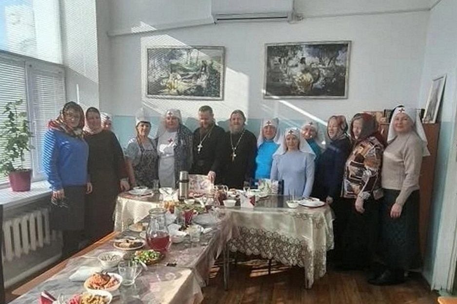 В курганском храме поздравили с юбилеем сестру милосердия
