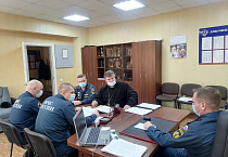 Курганский священник встретился с представителями МЧС