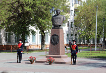 В День Победы митрополит Даниил принял участие в возложении  цветов к Вечному огню