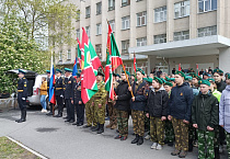 Курганский священник принял участие в митинге в честь Дня пограничника