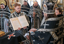 В Курганском кафедральном соборе впервые три архиерея совершили Литургию Преждеосвященных Даров