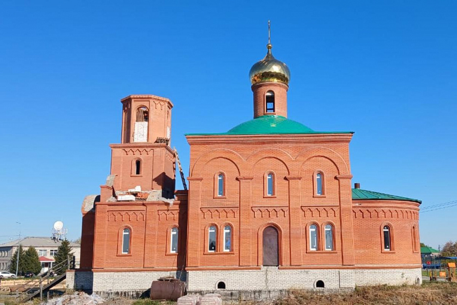 В Половинном завершена кирпичная кладка колокольни