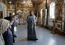 Митрополит Даниил в храме поселка Смолино совершил Литургию Преждеосвященных Даров