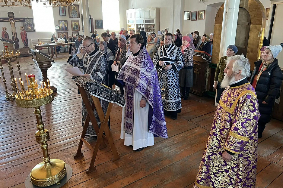 В храме села Утятское у чудотворного образа святителя Николая совершен молебен от наводнения