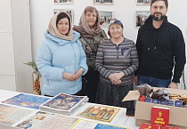 Курганские прихожане отправили раненым бойцам сладости и письма, собранные по призыву СПЖ