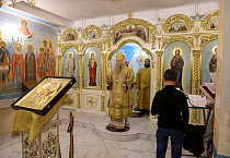 Первое архиерейское богослужение состоялось в нижнем приделе Троицкого собора
