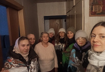 В Кургане молодежь поздравила прихожан христославными песнопениями