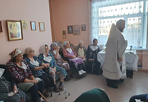 Курганский священник совершил соборование в доме-интернате для престарелых
