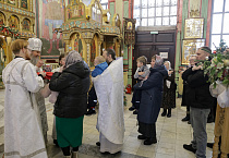 В Александро-Невском соборе совершена Литургия с участием трёх архиереев