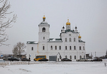 В старинном храме села Усть-Суерское два архиерея совершили Литургию
