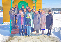 В Зауралье священник съездил с 8-классниками на страусиную ферму