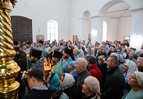 В возрожденном храме Чимеевского монастыря прошла первая архиерейская Литургия и освящение нового иконостаса