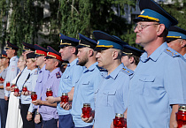 В Кургане священник принял участие в акция «Свеча памяти»