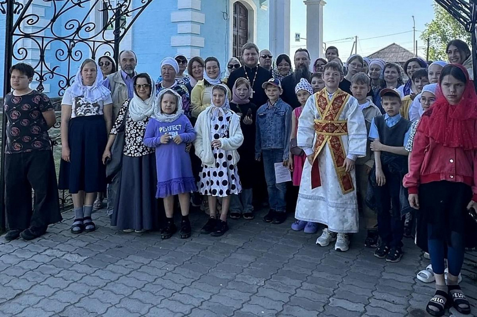 Воспитанники курганской Епархиальной воскресной школы побывали в зауральских монастырях
