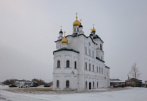 В старинном храме села Усть-Суерское два архиерея совершили Литургию