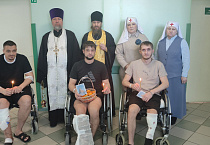 В Кургане священники и сестры милосердия в святочные дни совершили благотворительные визиты