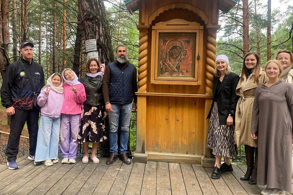 В Чимеевской обители побывали члены тюменского православного клуба