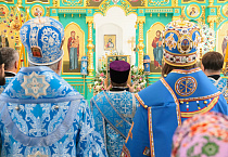 В возрожденном храме Чимеевского монастыря прошла первая архиерейская Литургия и освящение нового иконостаса