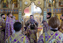 Митрополит Даниил совершил Литургию в Крестопоклонную неделю в курганском кафедральном соборе