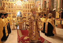 В Александро-Невском кафедральном соборе встретили мощи святителя Агафангела, исповедника, митрополита Ярославского, с благословения которого началось строительство этого храма 120 лет назад