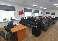 В Кургане священники встретились со специалистом МЧС