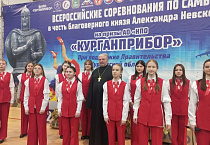 В Кургане священник участвовал в открытии соревнований по самбо