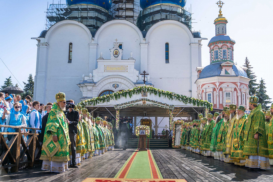 Митрополит Даниил сослужил Святейшему Патриарху Кириллу в день памяти преподобного Сергия Радонежского