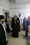 Митрополит Даниил в святочные дни посетил женскую консультацию в Кургане