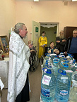 В Лесниковском доме-интернате освятили воду великим чином