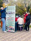 Подопечные курганского «Сквера милосердия» получают тёплую одежду