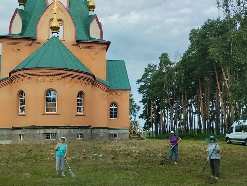В Варгашах на строящемся храме навели порядок