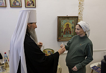 Митрополит Даниил в святочные дни посетил женскую консультацию в Кургане