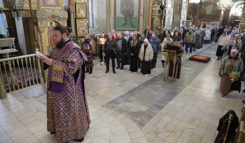 Литургия в Крестовоздвижение в кафедральном соборе Кургана