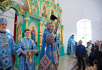 В возрожденном храме Чимеевского монастыря прошла первая архиерейская Литургия и освящение нового иконостаса