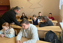 Священнослужители провели патриотические беседы в школах Зауралья 