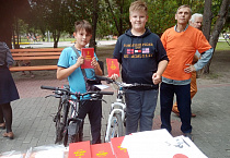 В День города миссионерский отдел Курганской епархии провёл акцию «Евангелие в каждый дом»