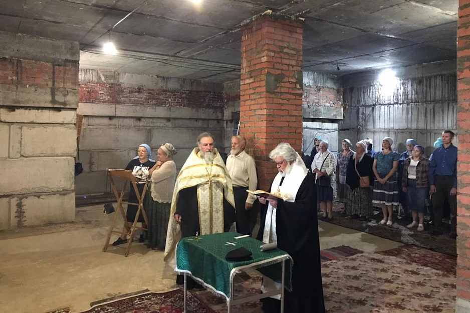 В Варгашах начались богослужения в  нижнем приделе строящегося храма
