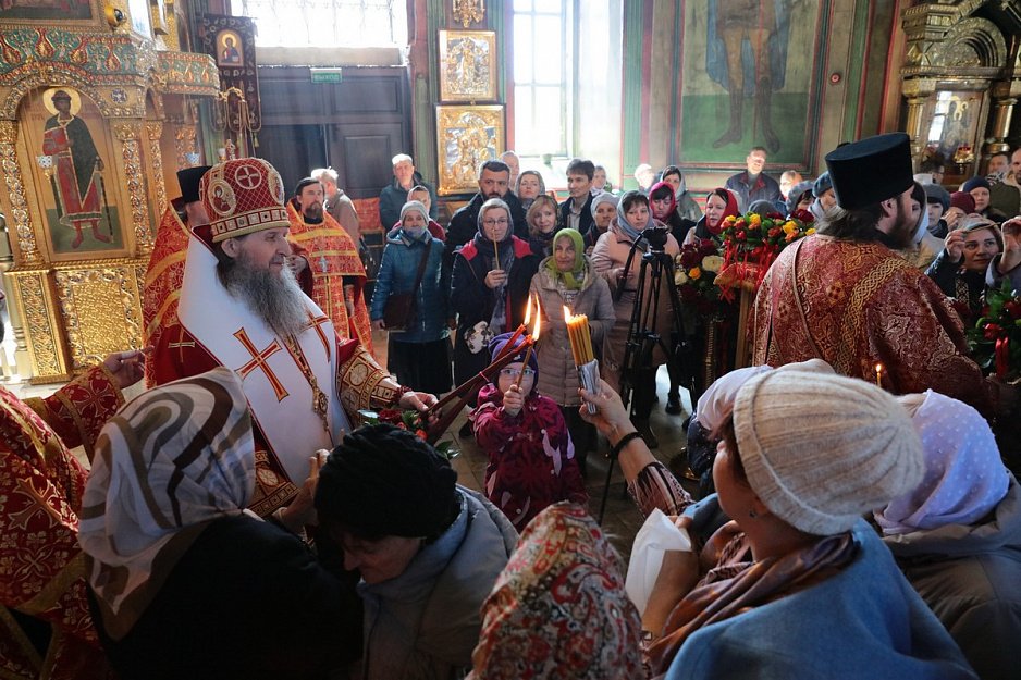 В главный собор Кургана доставили Благодатный огонь