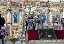 Митрополит Даниил в храме поселка Смолино совершил Литургию Преждеосвященных Даров