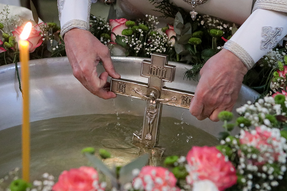 Во всех храмах Кургана будут освящать воду 18 и 19 января