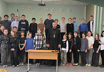 Священник из Мокроусово говорил со школьниками о духовности