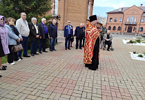 В Кургане возле кафедрального Александро-Невского собора прошла панихида  по жертвам аварии на Чернобыльской АЭС