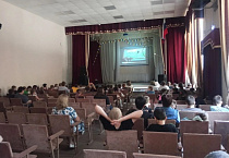 Ученики четырех школ Кургана посмотрели фильм «Молюсь за каждого бойца»