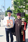 Курганский священник окропил святой водой участников митинга в честь Дня пограничника