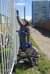 Коллектив курганского отделения Газпрома привёл в порядок территорию воскресной школы