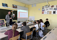 Как действовать в чрезвычайных ситуациях? Уроки на эту тему провёл в курганской школе куратор проекта «Стратег»