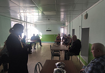 В Кургане священник 1 апреля посетил три социальных учреждения
